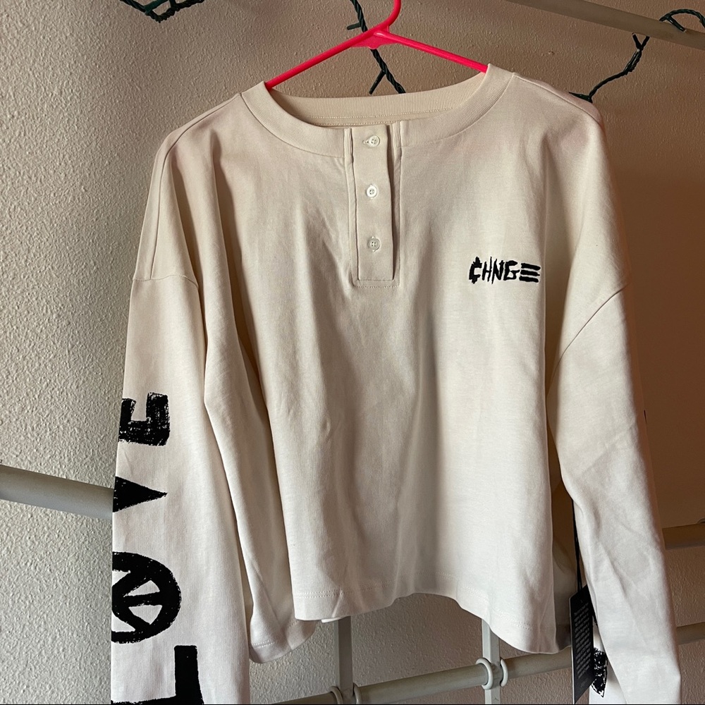 CHNGE crop top size XL with pop art embroidery